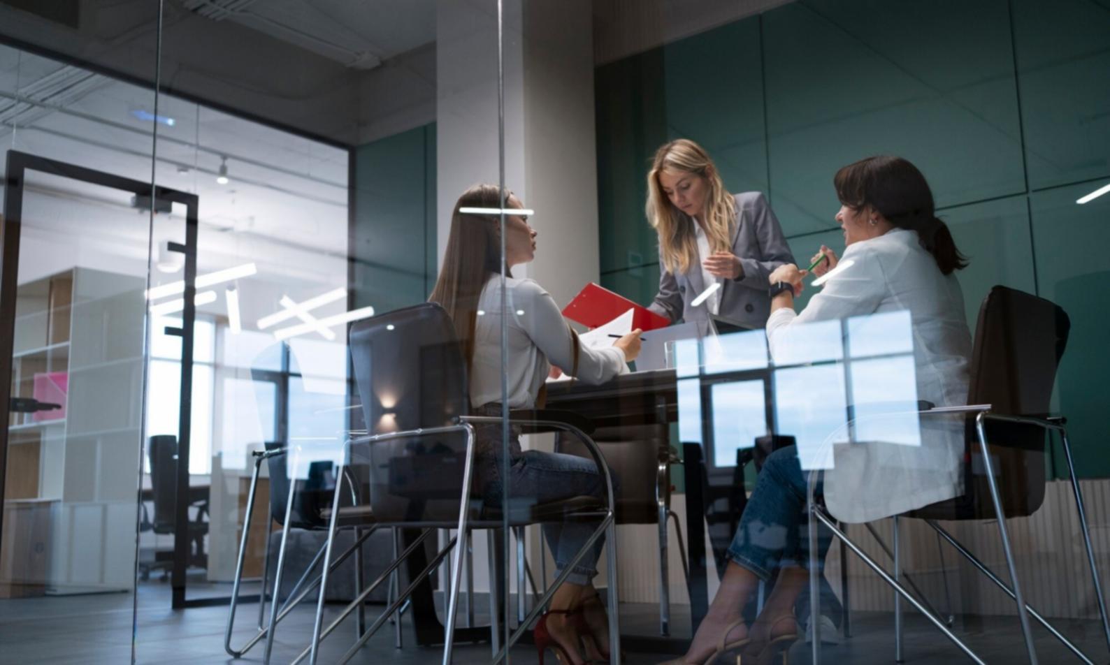 Finanzanalyse und Budgetplanung im modernen Büroumfeld